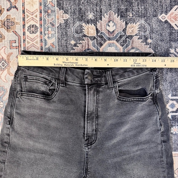 American Eagle Faded Black Denim Straight Stretch Jeans Women’s Size 6 Short - Picture 8 of 10